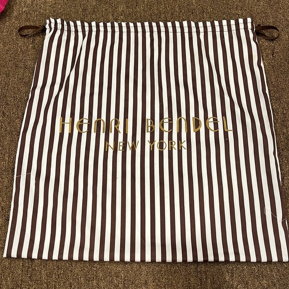 DROP PRICE!Henri Bendel Deep Fuchsia Pink Leather Bucket Bag w/ Adjustable Strap - Picture 7 of 7